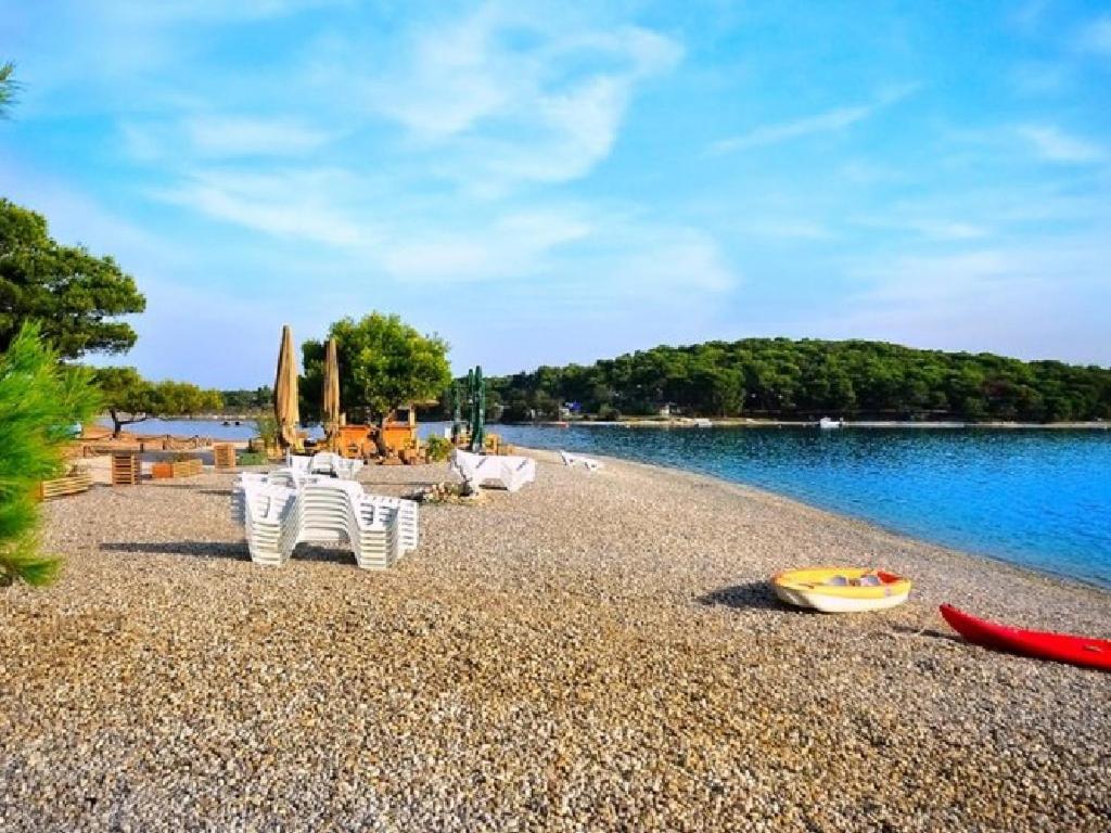 Beach House Ive With Jacuzzi, Pool, Playground And Bbq In An Olive Grove With A Beach, Pomer - Istria Exterior photo